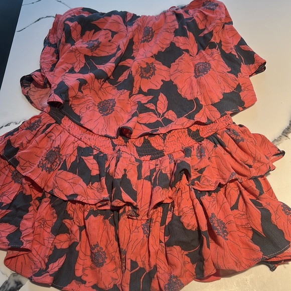 SOLD - Vici Collection, super cute floral ruffle jumpsuit - Picture 4 of 4